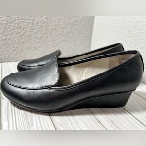 Cliffs by White Mountain Women's Bravado Wedge Shoe loafers slip on black 8 1/2W